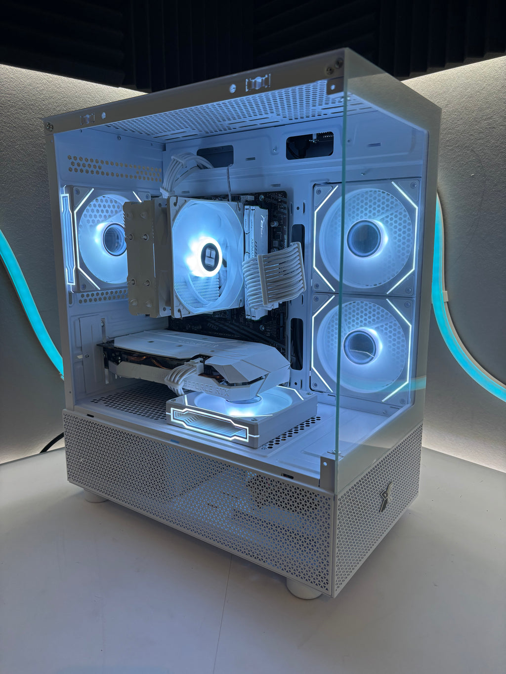 PC Gamer RTX 2060 / Ryzen 5 2600 – Full White